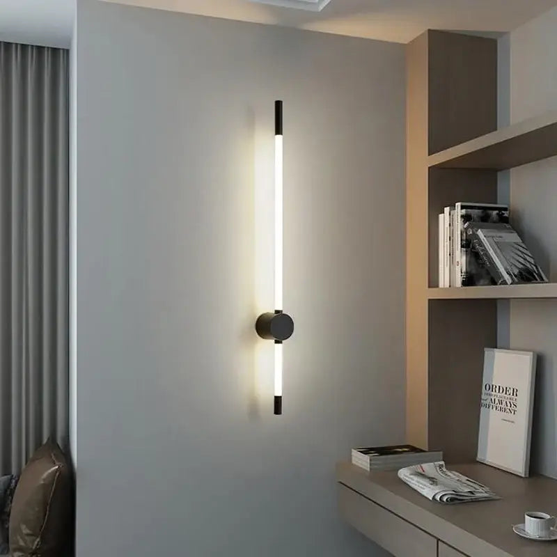 Applique Murale Dorée Avec Long Tube LED Design Contemporain