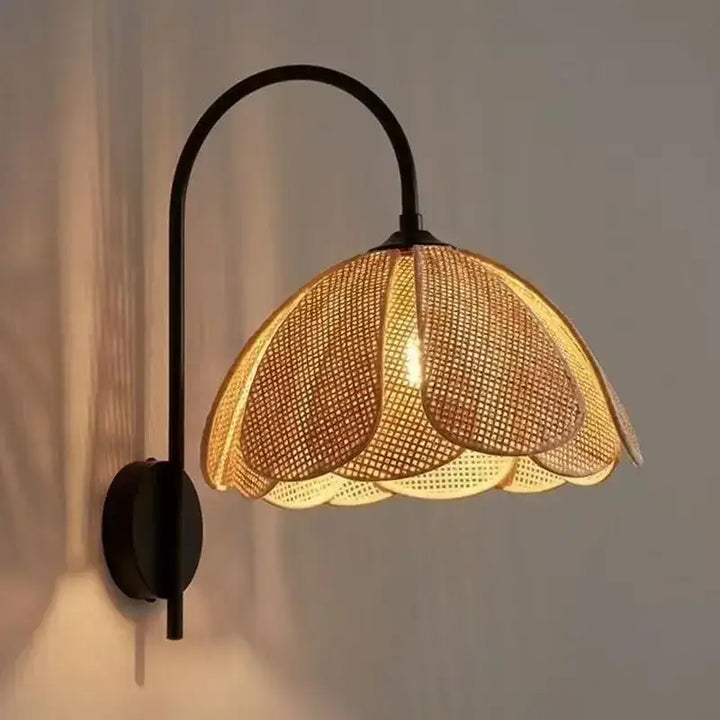 Applique Murale Fleur Avec Plusieurs Pétales En Rotin