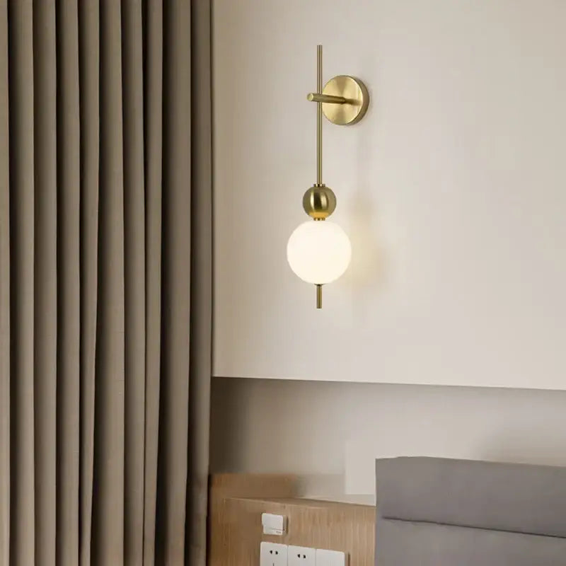 Applique murale moderne dorée pour chambre avec 3 boules