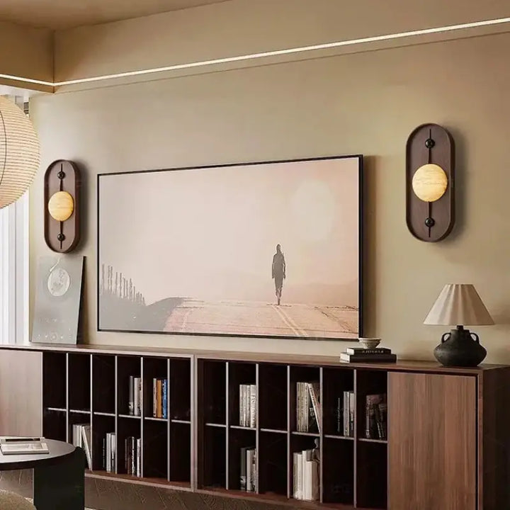 Applique Murale Ovale En Bois Foncé Avec Boule Blanche