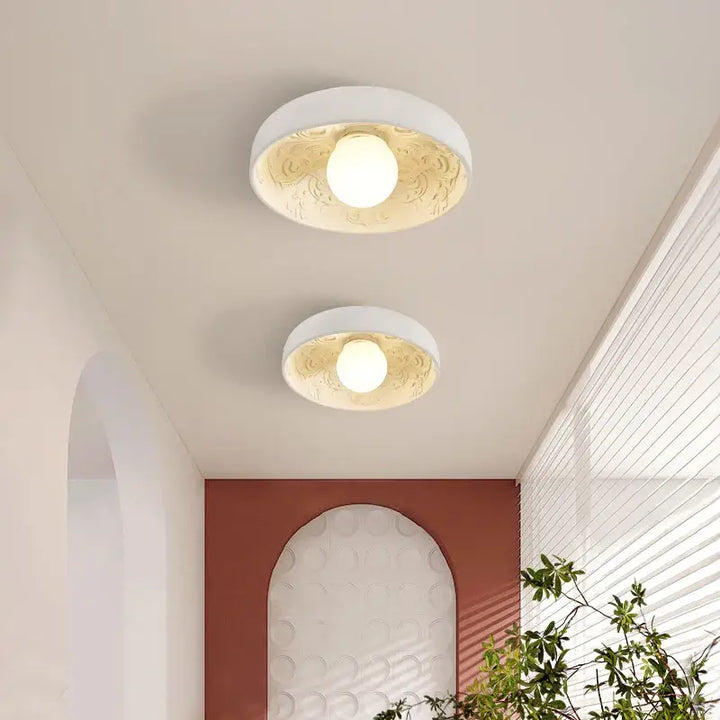 Plafonnier Design Sculptural Rond Blanc Relief Floral Élégant