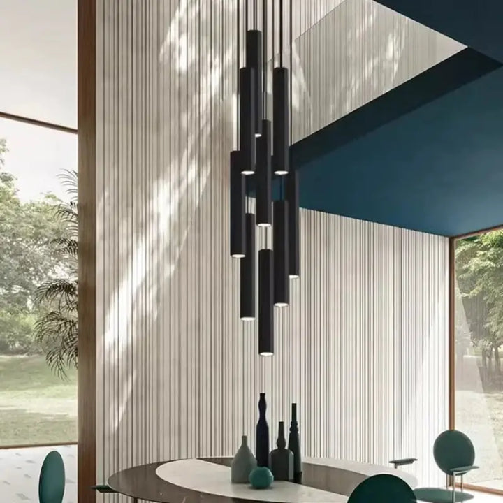 Suspension Cascade Moderne Cylindres Noirs Pour Escalier Chic