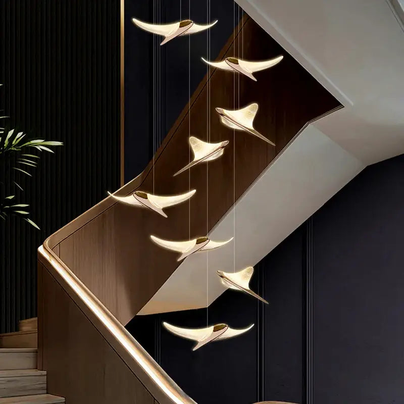 Suspension Design Volutes Aériennes LED Doré Sculptural