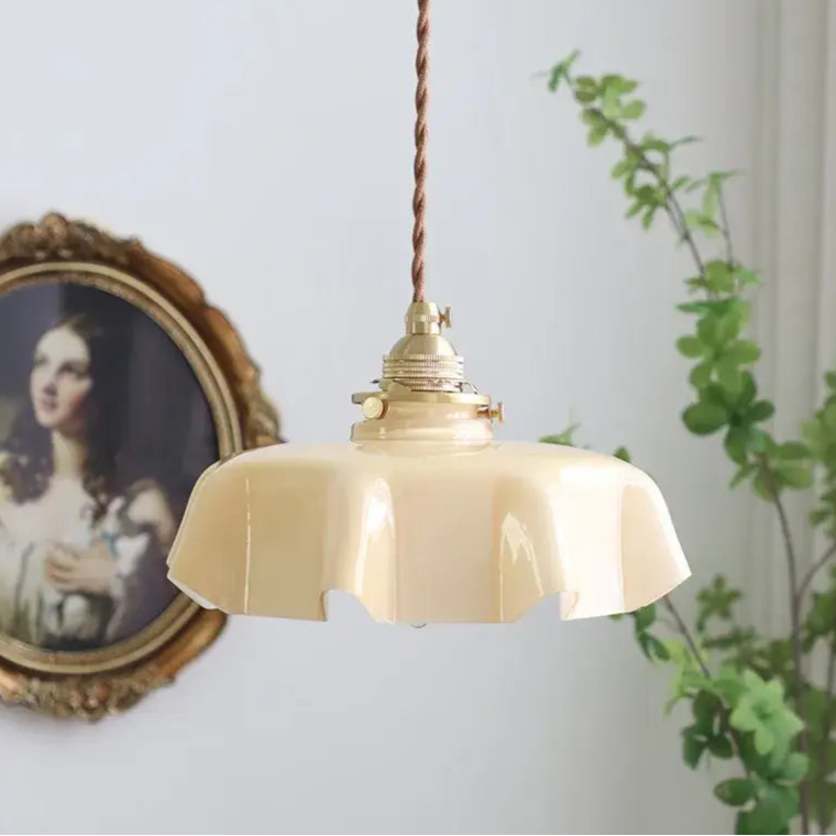 Suspension luminaire vintage crème en céramique ondulée