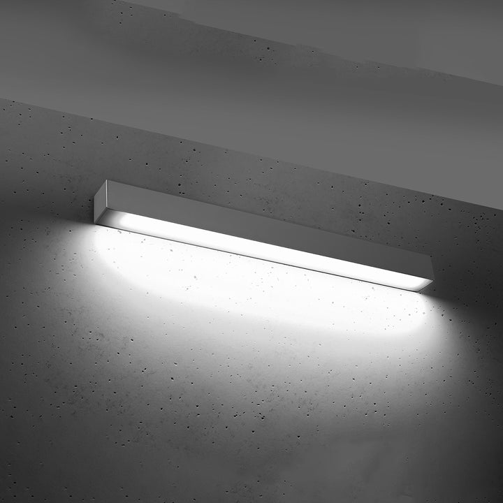 Applique murale linéaire PINNE gris allumée, lumière vers le bas