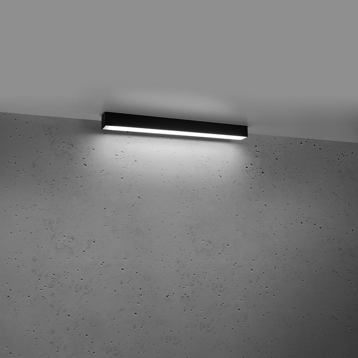 Plafonnier linéaire PINNE noir allumée, au plafond