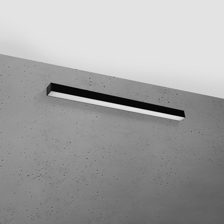 Applique murale linéaire PINNE noir éteinte, posée au mur