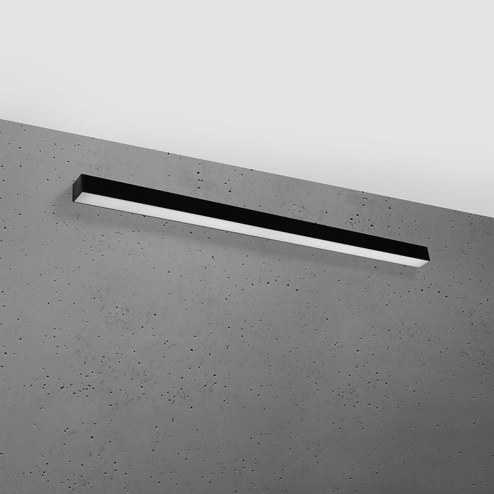 Applique murale linéaire PINNE noir éteinte, posée au mur