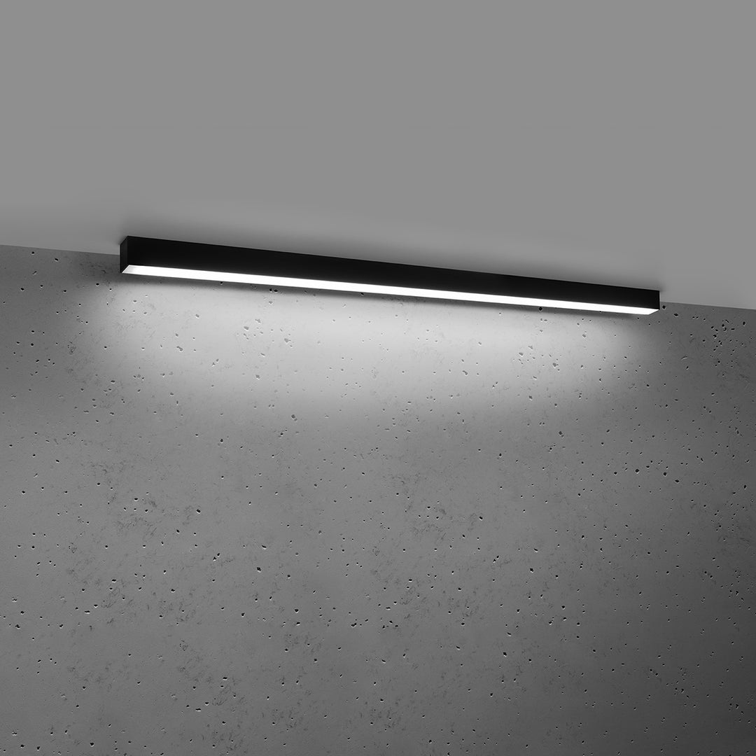 Plafonnier linéaire PINNE noir allumée, au plafond
