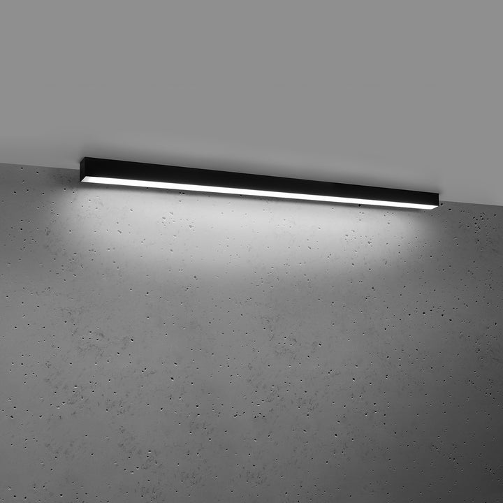 Plafonnier linéaire PINNE noir allumée, au plafond