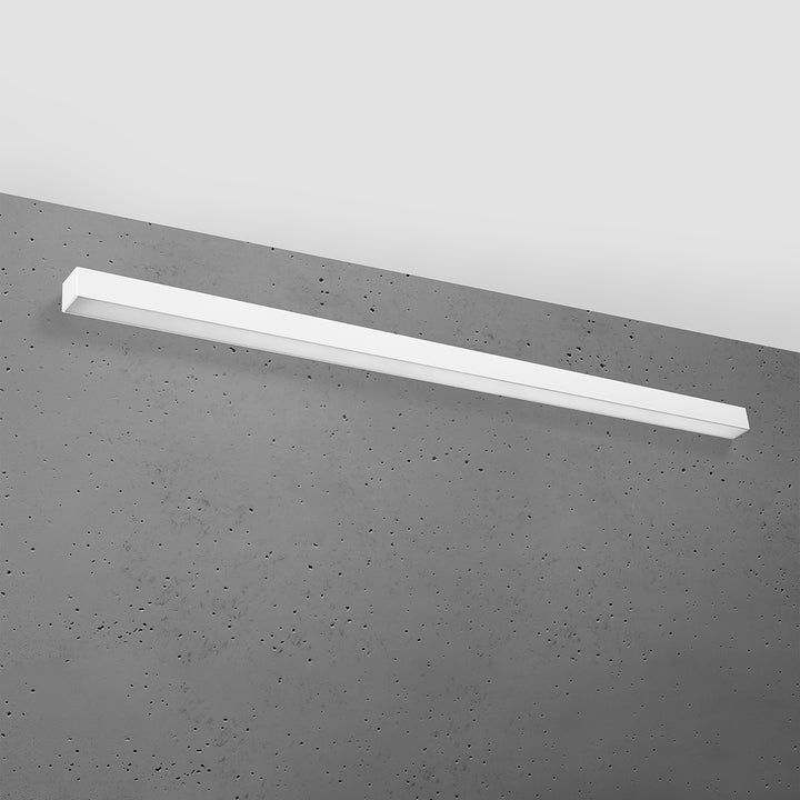 Applique murale linéaire PINNE blanc éteinte, posée au mur