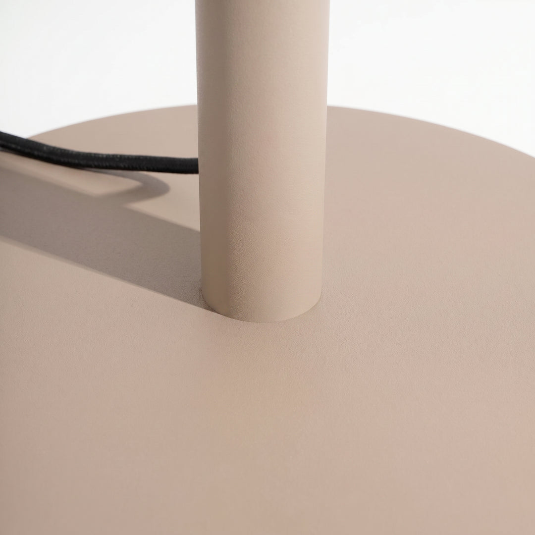 Lampadaire TRANG taupe détail de la base