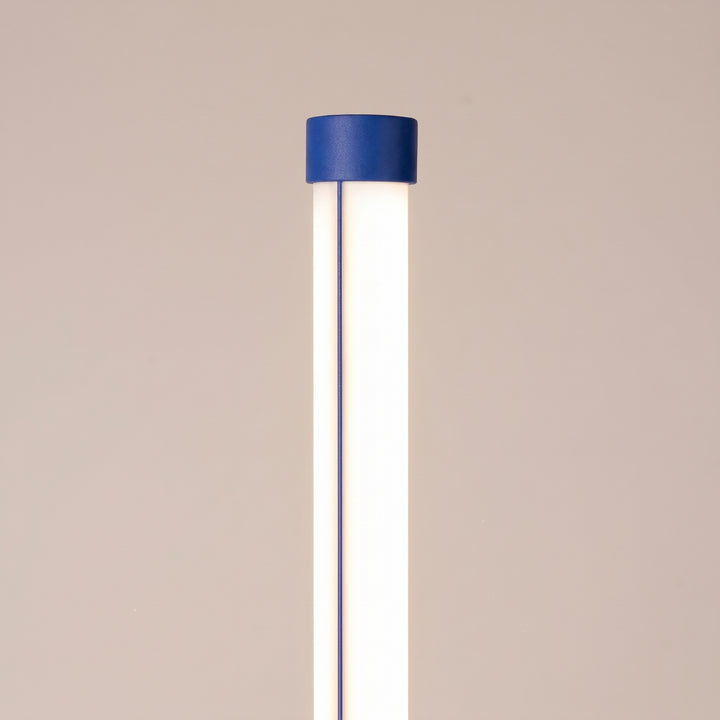 Lampadaire TRANG outremer détail du sommet du tube