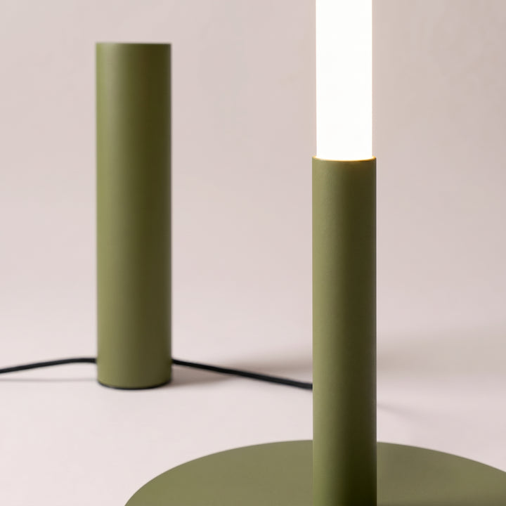 Lampadaire TRANG vert olive détail du pied
