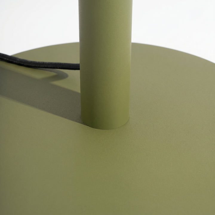 Lampadaire TRANG vert olive détail de la base