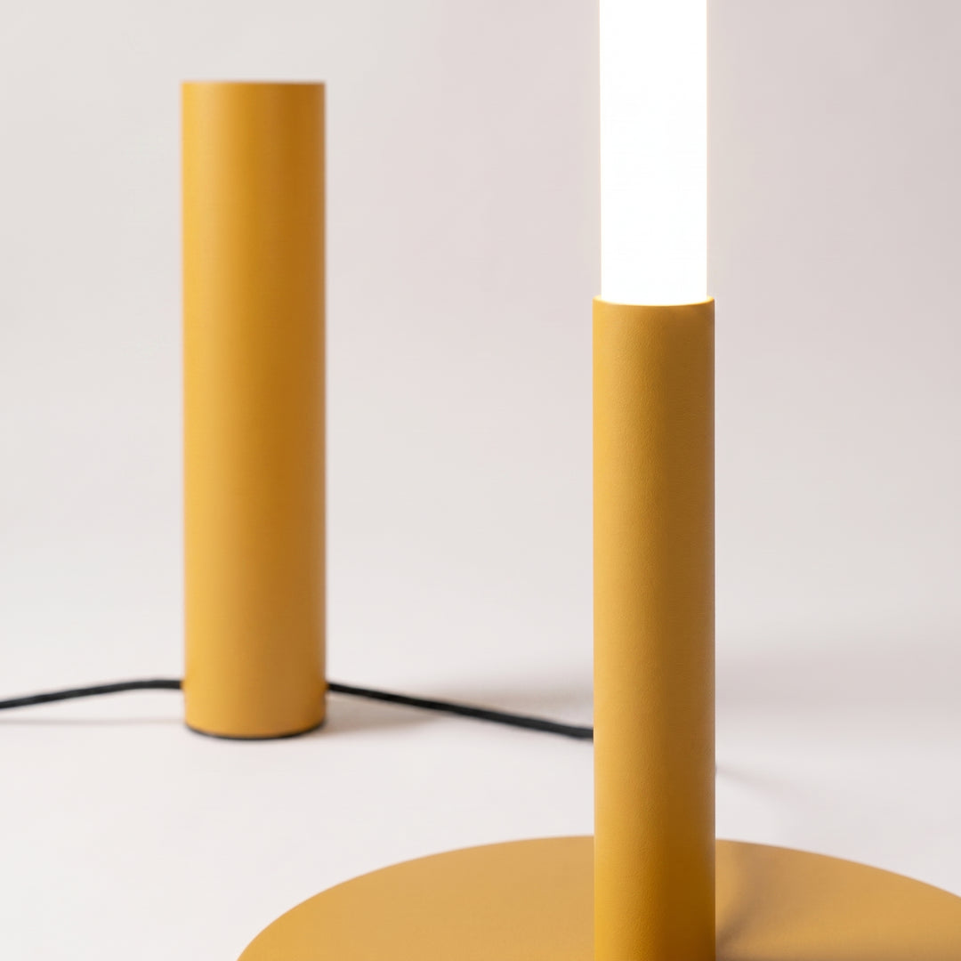 Lampadaire TRANG jaune détail du pied