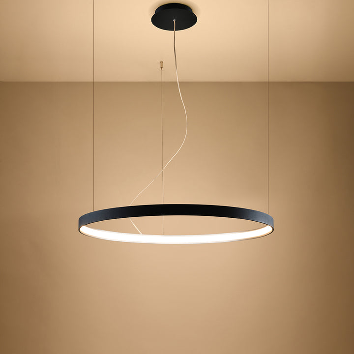 Lustre anneau RIO noir allumée, suspendu