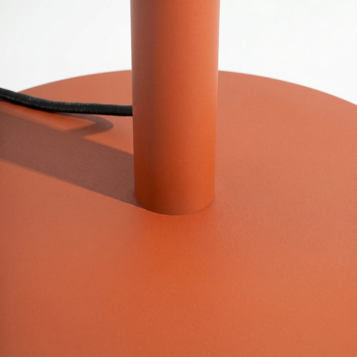 Lampadaire TRANG ocre rouge détail de la base