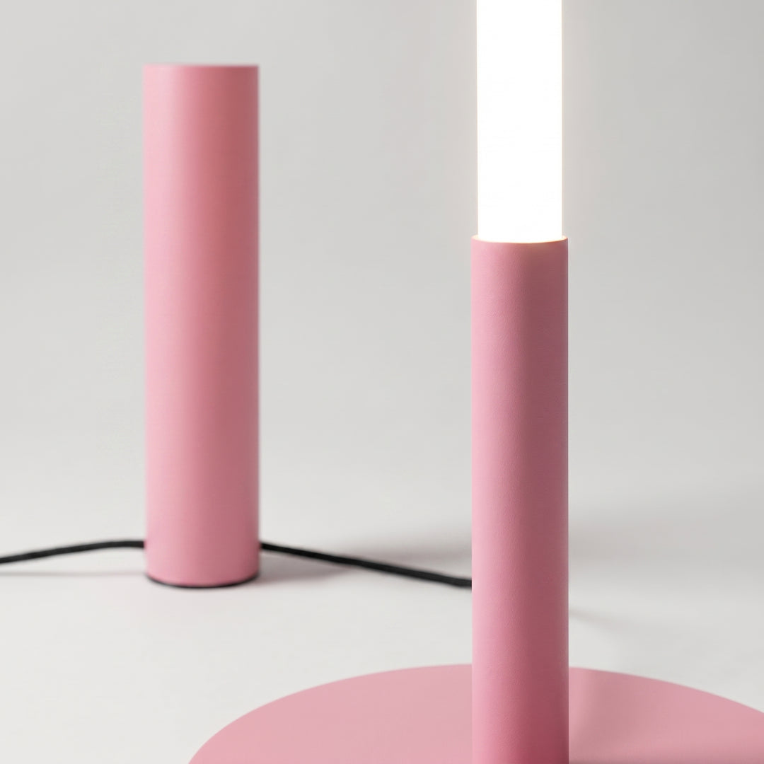 Lampadaire TRANG rose détail du pied