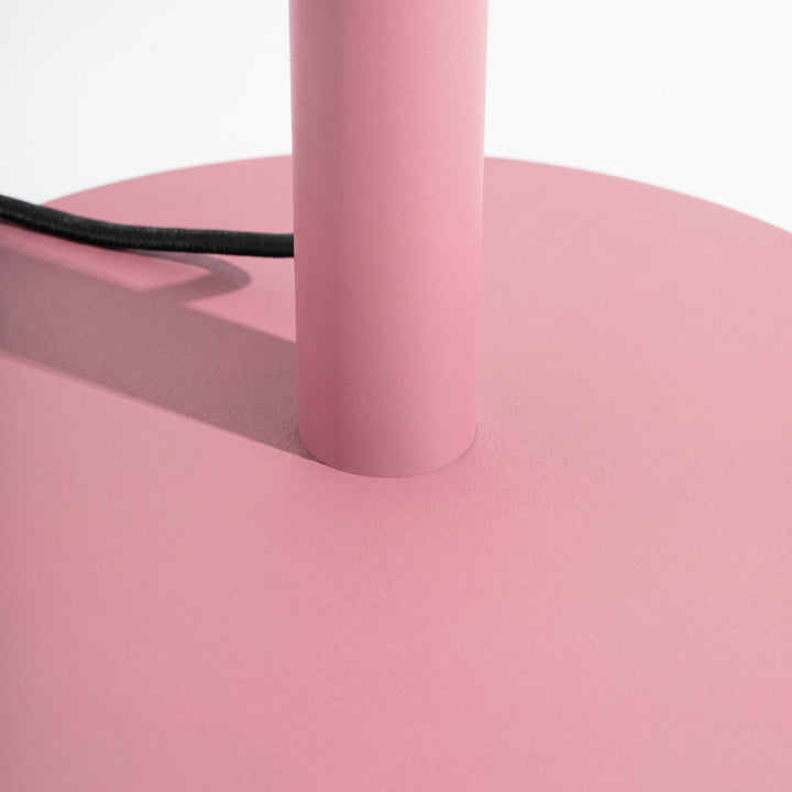 Lampadaire TRANG rose détail de la base