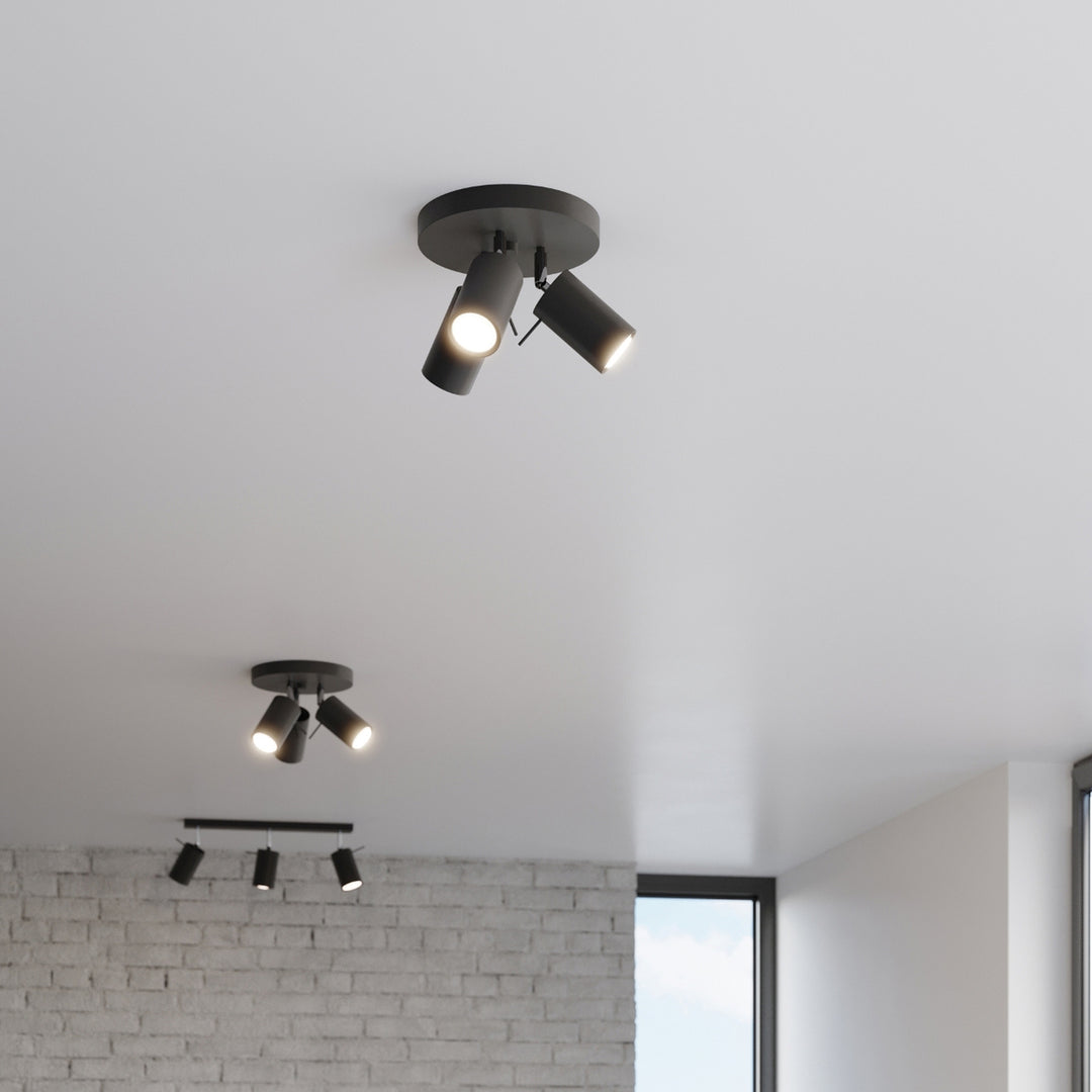 Luminaire Plafonnier noir allumée, vue rapprochée