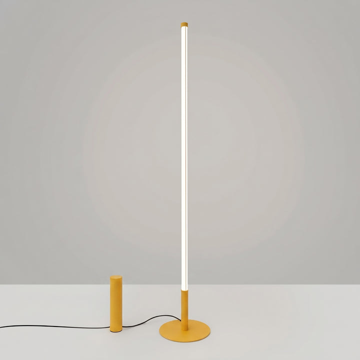 Lampadaire TRANG jaune allumée, tube lumineux