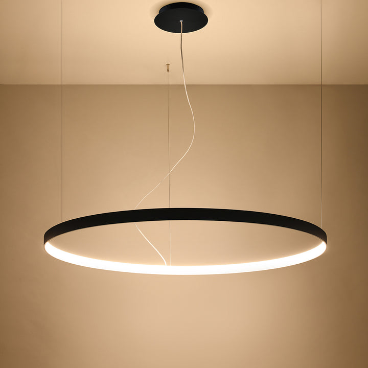 Lustre anneau RIO noir allumée, suspendu