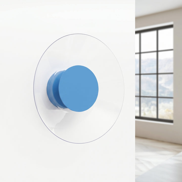 Applique murale ASTRO bleu clair éteinte, posée au mur