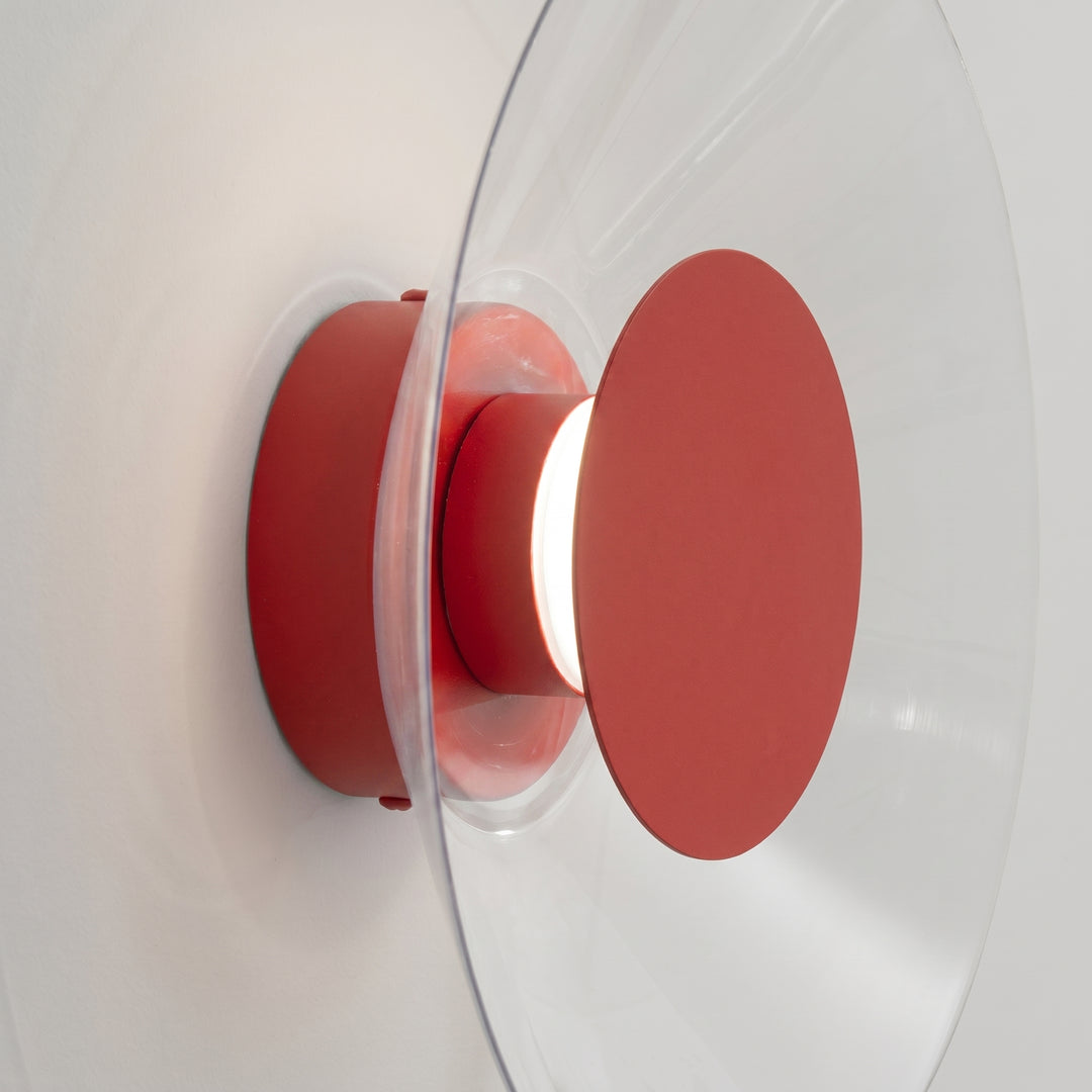 Applique murale ASTRO rouge vue de profil, disque transparent