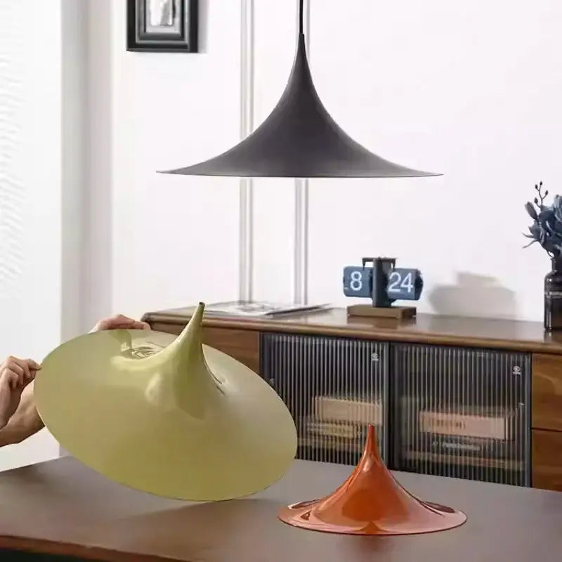Suspension luminaire design en forme conique moderne et élégante