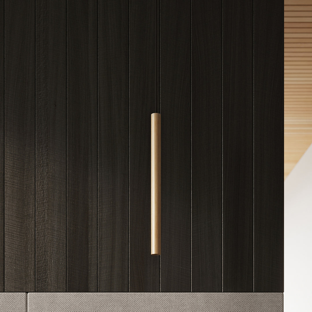 Suspensions tubes fins bois naturel dans un intérieur contemporain