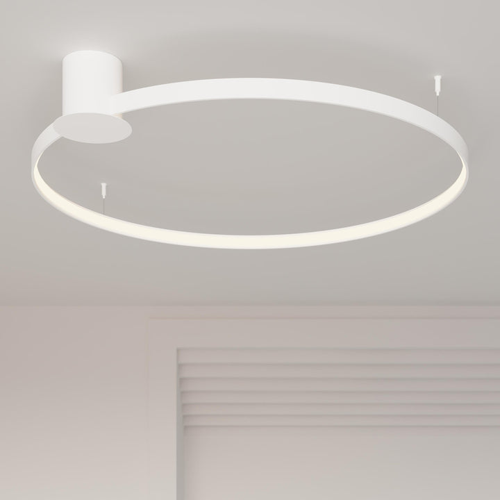 Plafonnier anneau RIO blanc dans un intérieur contemporain
