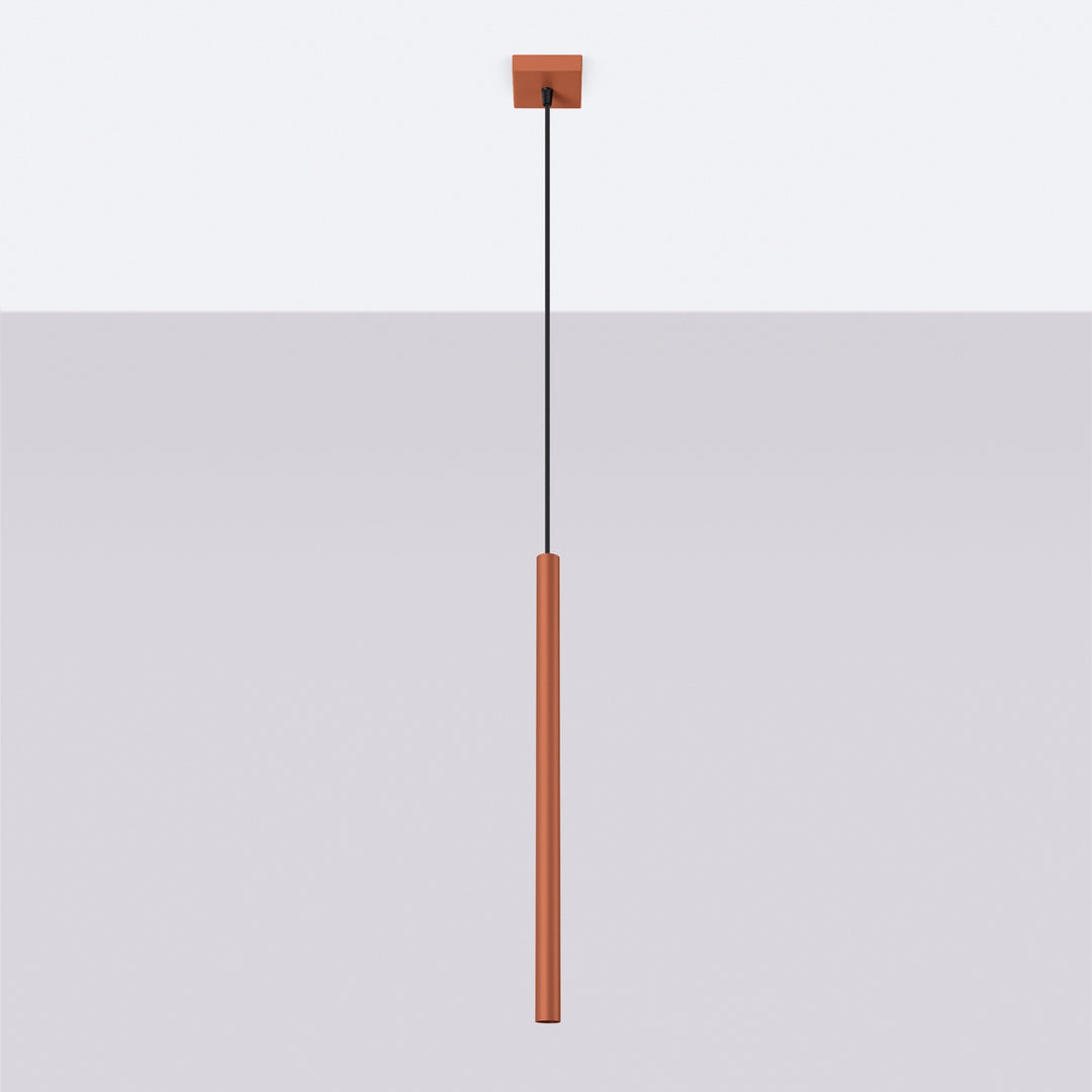 Suspension tube fin ocre rouge éteinte