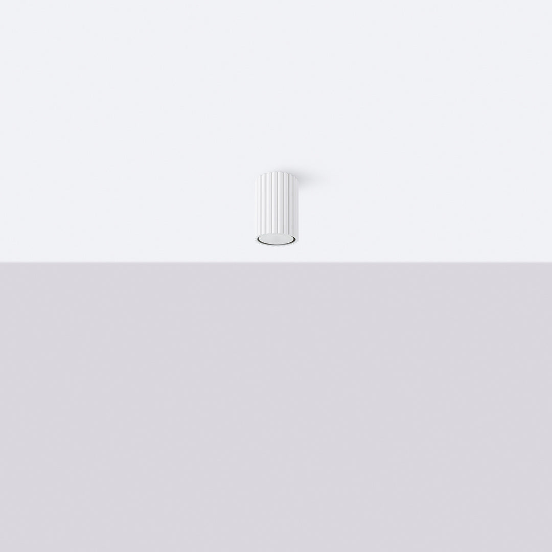 Luminaire Plafonnier blanc éteinte, vue rapprochée