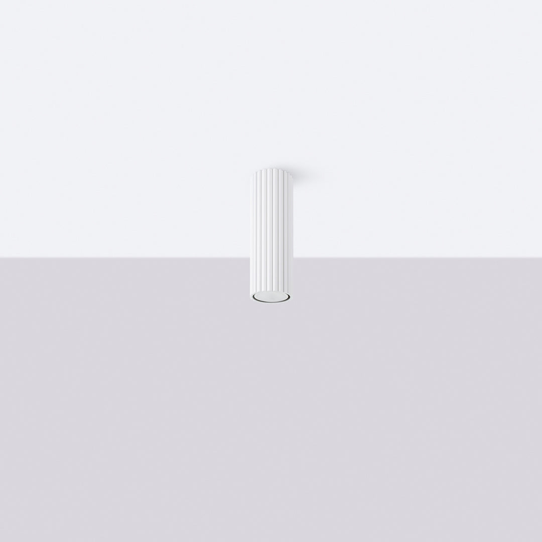 Luminaire Plafonnier blanc éteinte, vue rapprochée