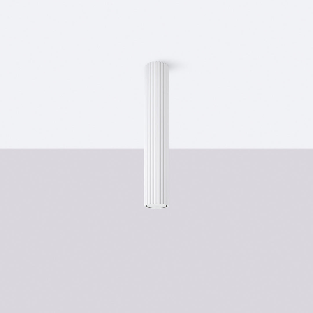 Luminaire Plafonnier blanc éteinte, vue rapprochée