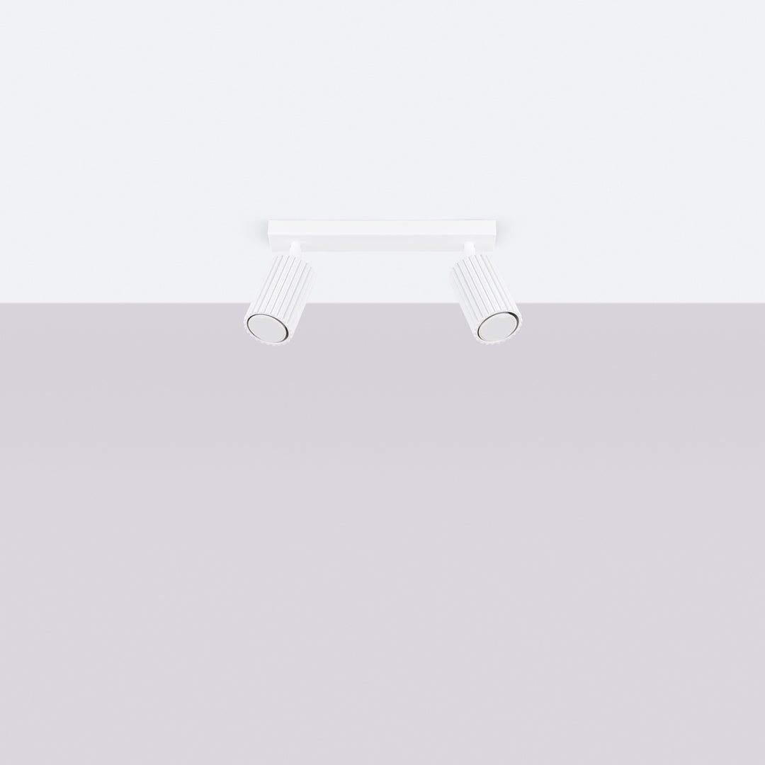 Luminaire Plafonnier blanc éteinte, vue rapprochée