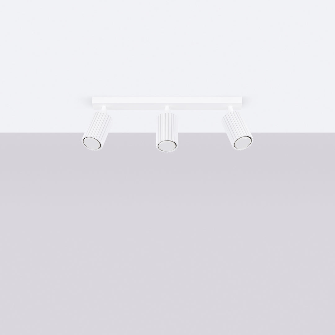 Luminaire Plafonnier blanc éteinte, vue rapprochée