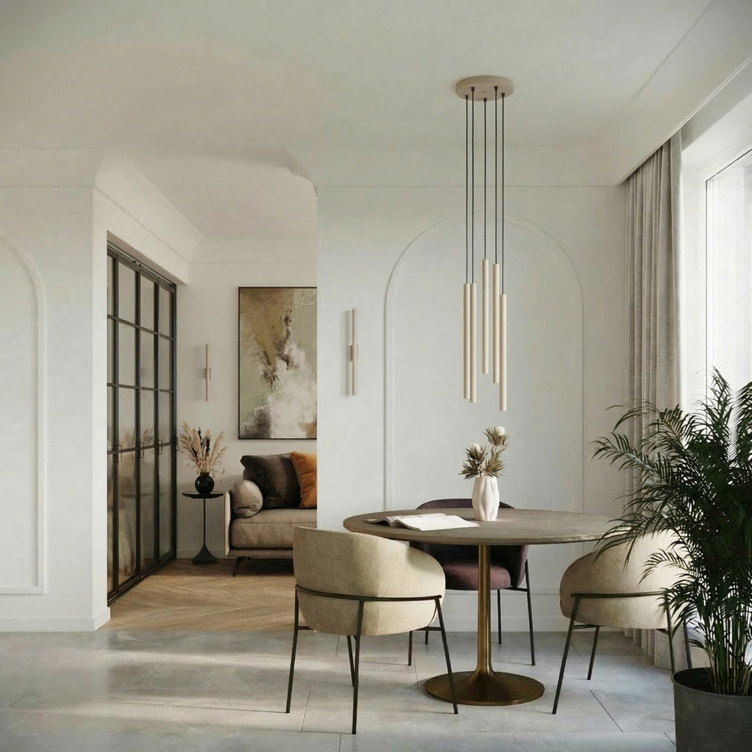 Suspensions tubes fins taupe dans un intérieur contemporain