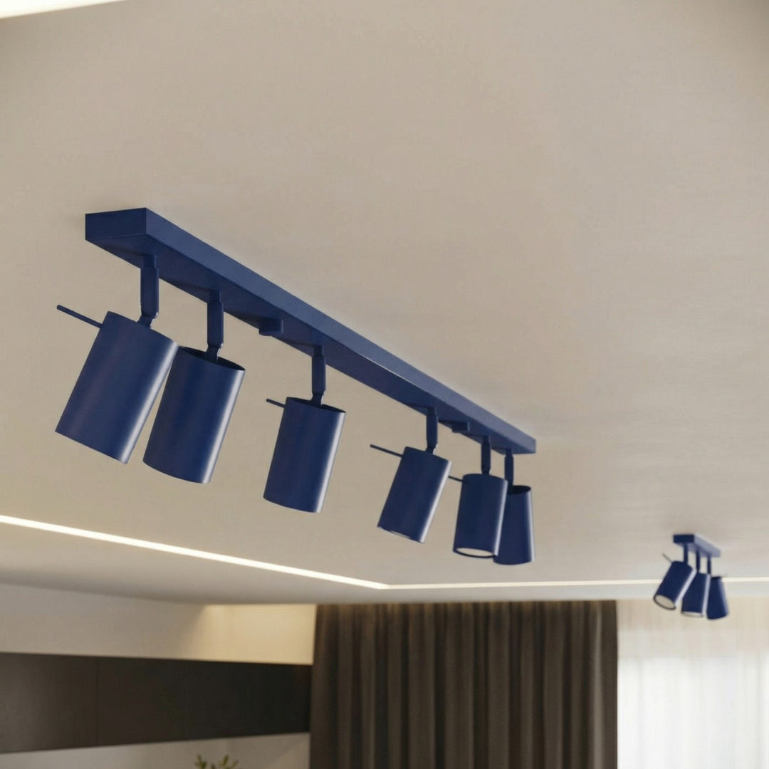 Luminaire Plafonnier outremer allumée, vue rapprochée