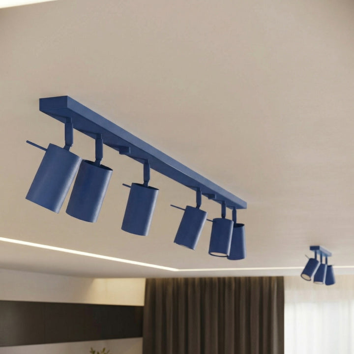 Luminaire Plafonnier outremer allumée, vue rapprochée