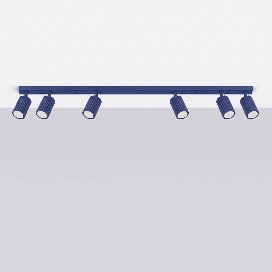 Luminaire Plafonnier outremer éteinte, vue rapprochée