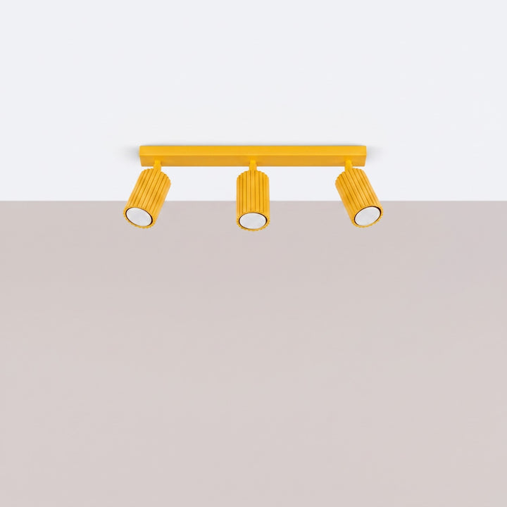 Luminaire Plafonnier jaune éteinte, vue rapprochée