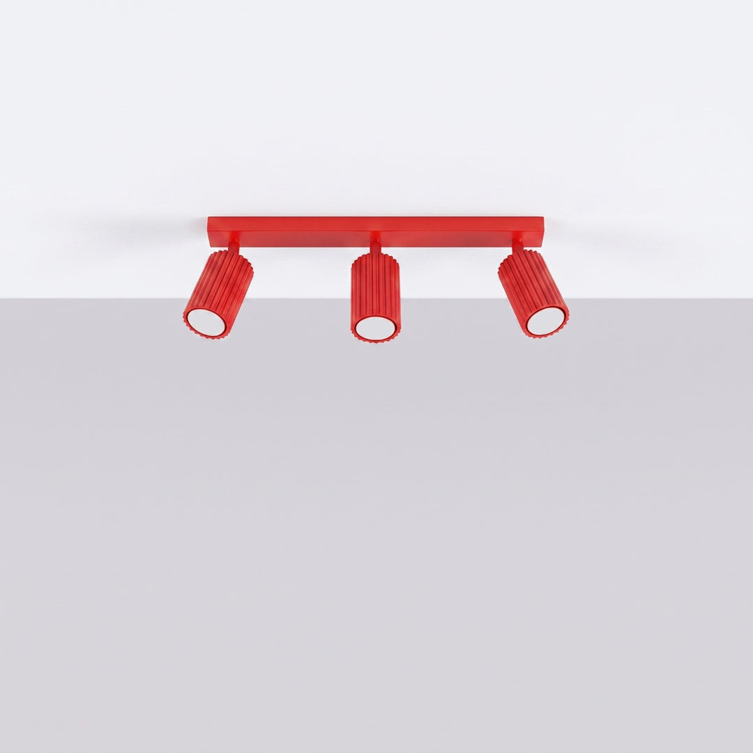 Luminaire Plafonnier rouge éteinte, vue rapprochée