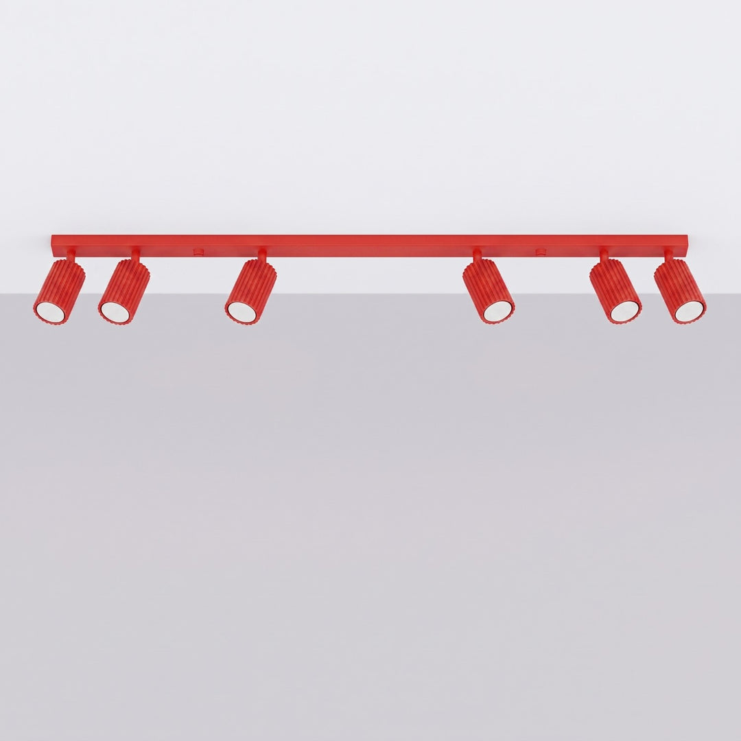 Luminaire Plafonnier rouge éteinte, vue rapprochée