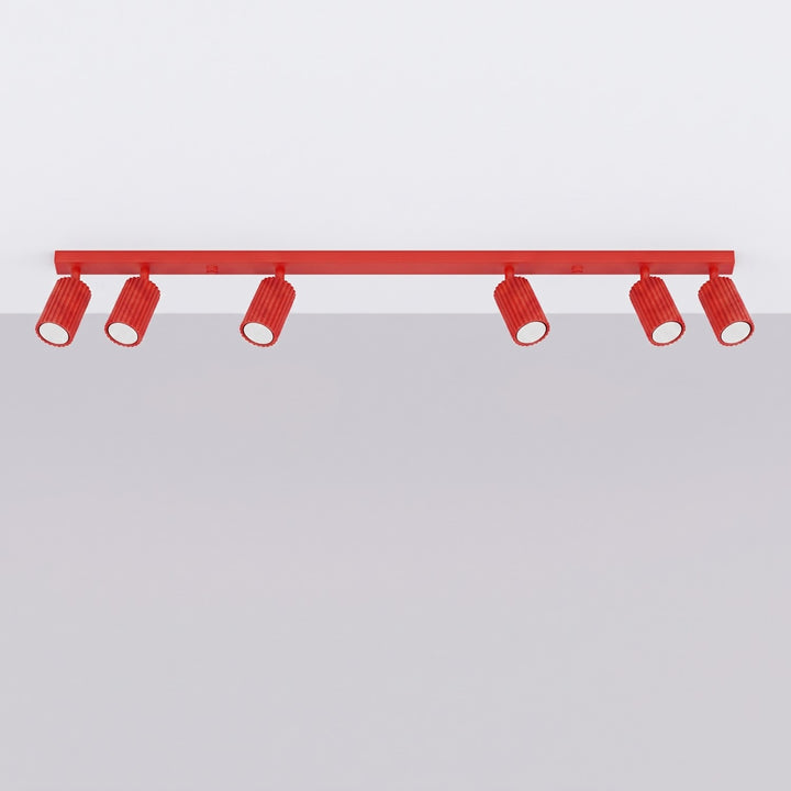 Luminaire Plafonnier rouge éteinte, vue rapprochée