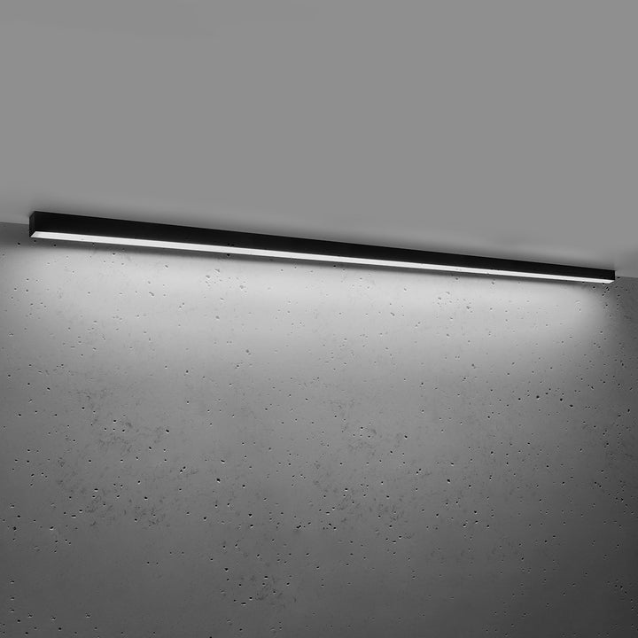 Plafonnier linéaire PINNE noir allumée, au plafond