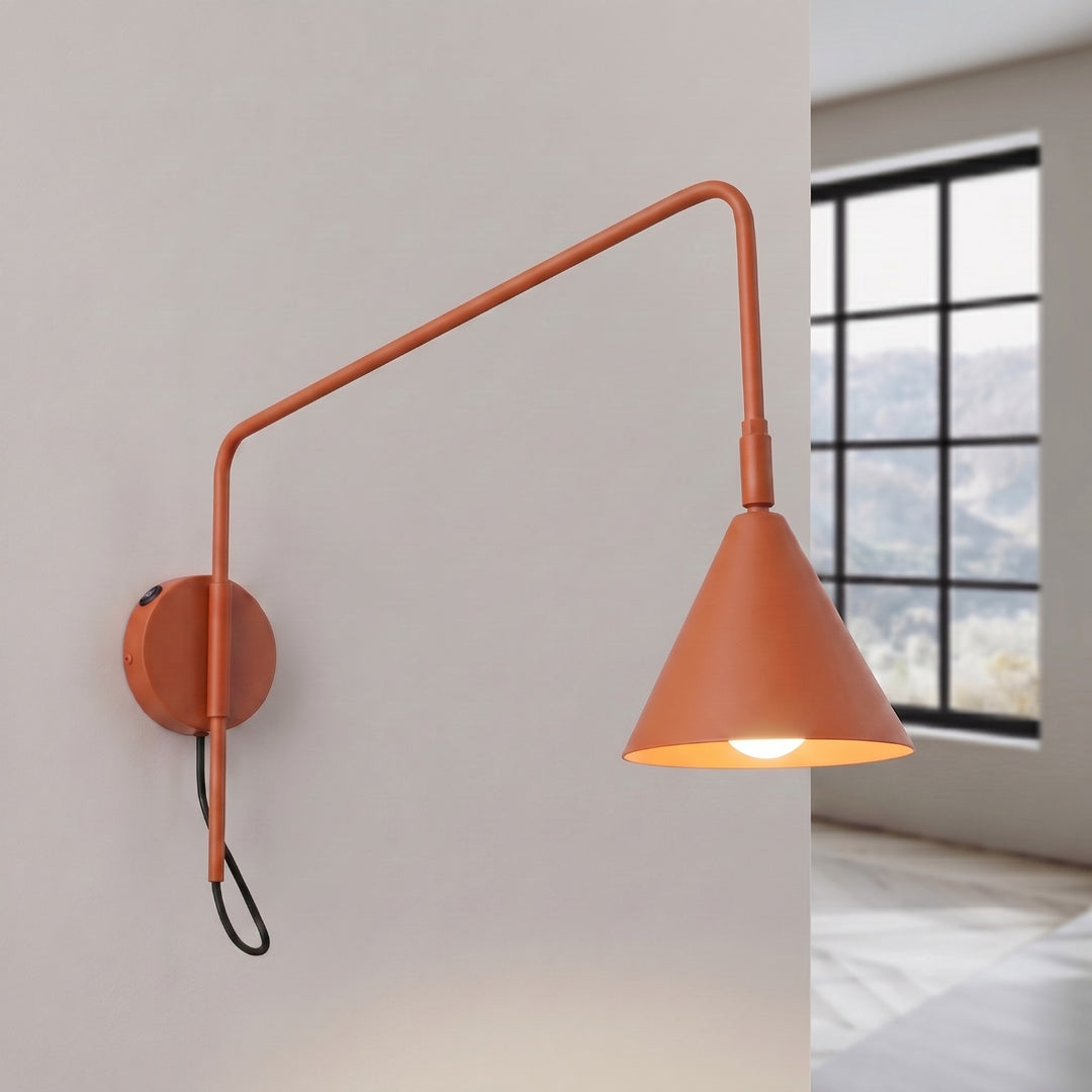 Applique Murale ocre rouge allumée, vue rapprochée
