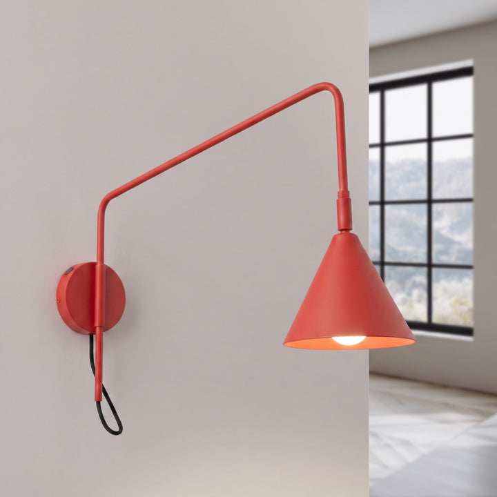 Applique Murale rouge allumée, vue rapprochée