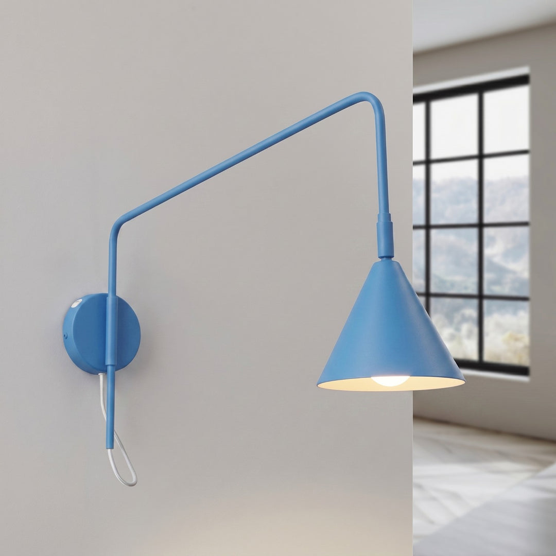 Applique Murale bleu clair allumée, vue rapprochée
